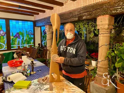 Alumno que muestra una talla alta