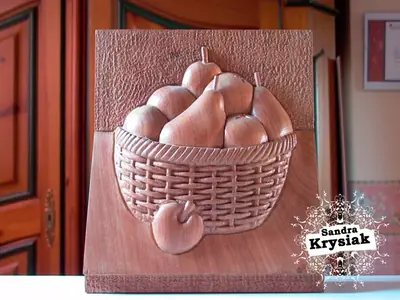 Relieve de una cesta con fruta