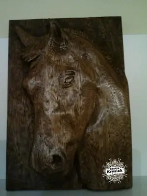 Cabeza de caballo en relieve
