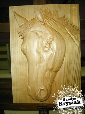 Cabeza de caballo en relieve vertical
