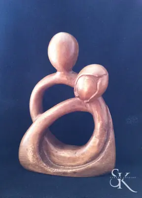 Dos figuras enlazadas en torno a un hueco