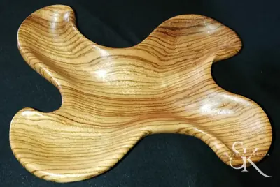 Fuente de madera de cuatro lóbulos