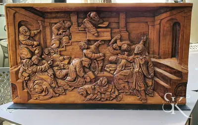 Gran escena figurativa tallada en relieve