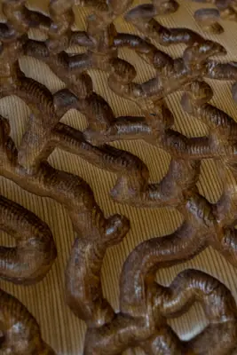 Ver detalle del entramado de la parte superior del relieve a tamaño completo